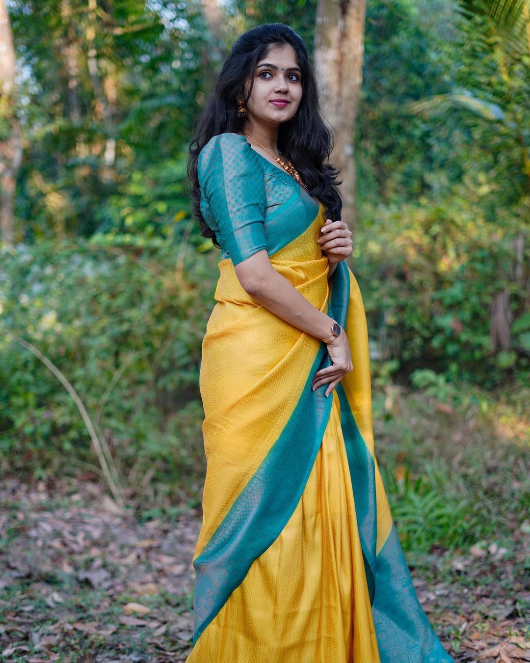 Fantabulous Yellow Soft Silk Saree With Blooming Blouse Piece