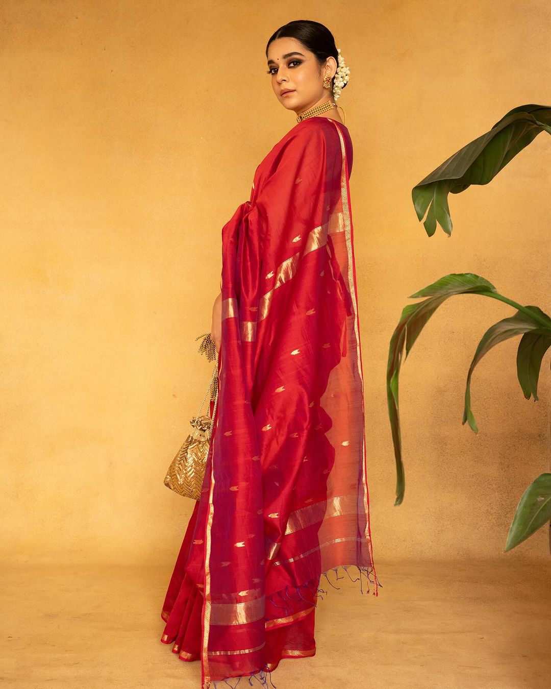 Angelic Red Cotton Silk Saree With Ravishing Blouse Piece