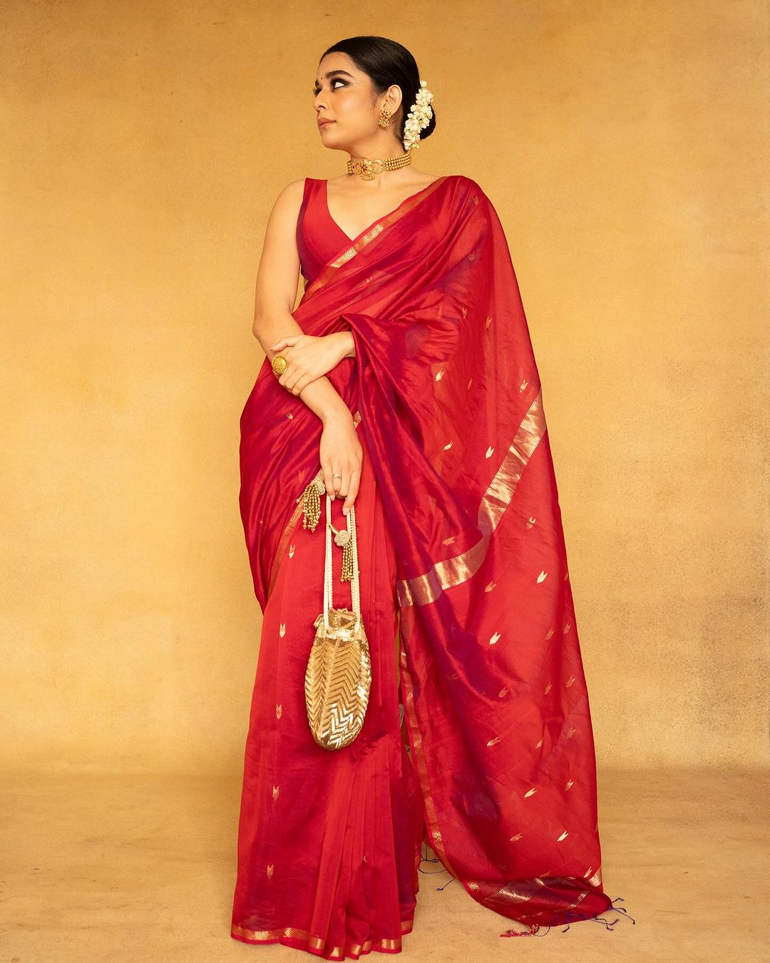 Angelic Red Cotton Silk Saree With Ravishing Blouse Piece