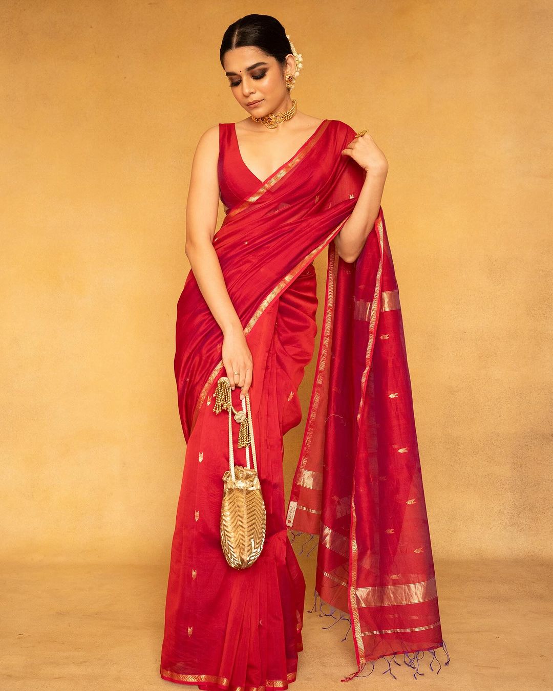 Angelic Red Cotton Silk Saree With Ravishing Blouse Piece