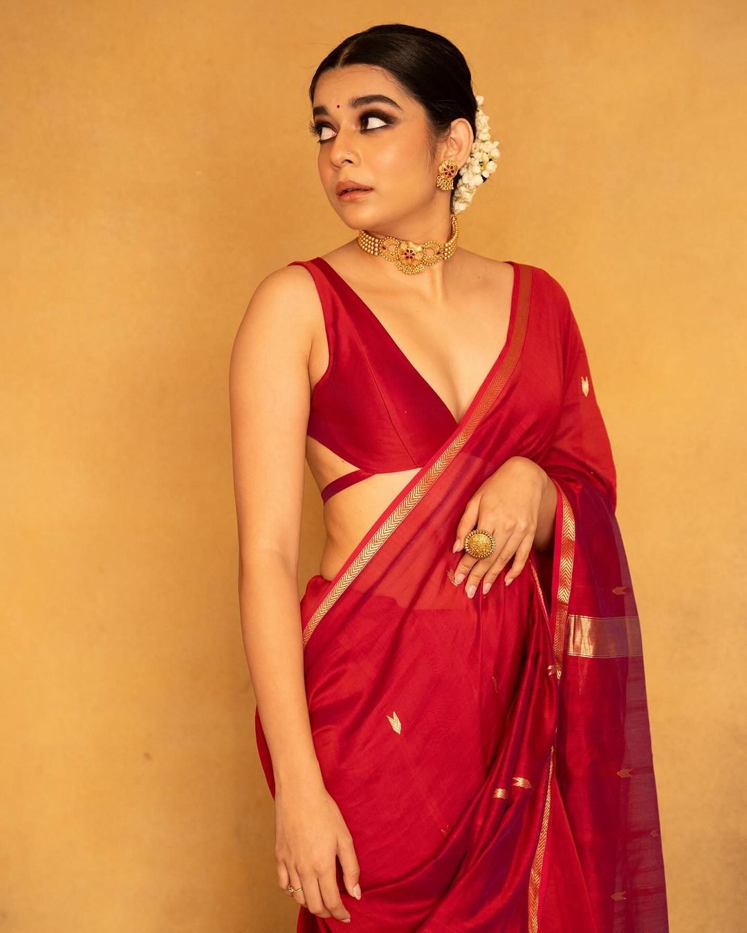 Angelic Red Cotton Silk Saree With Ravishing Blouse Piece