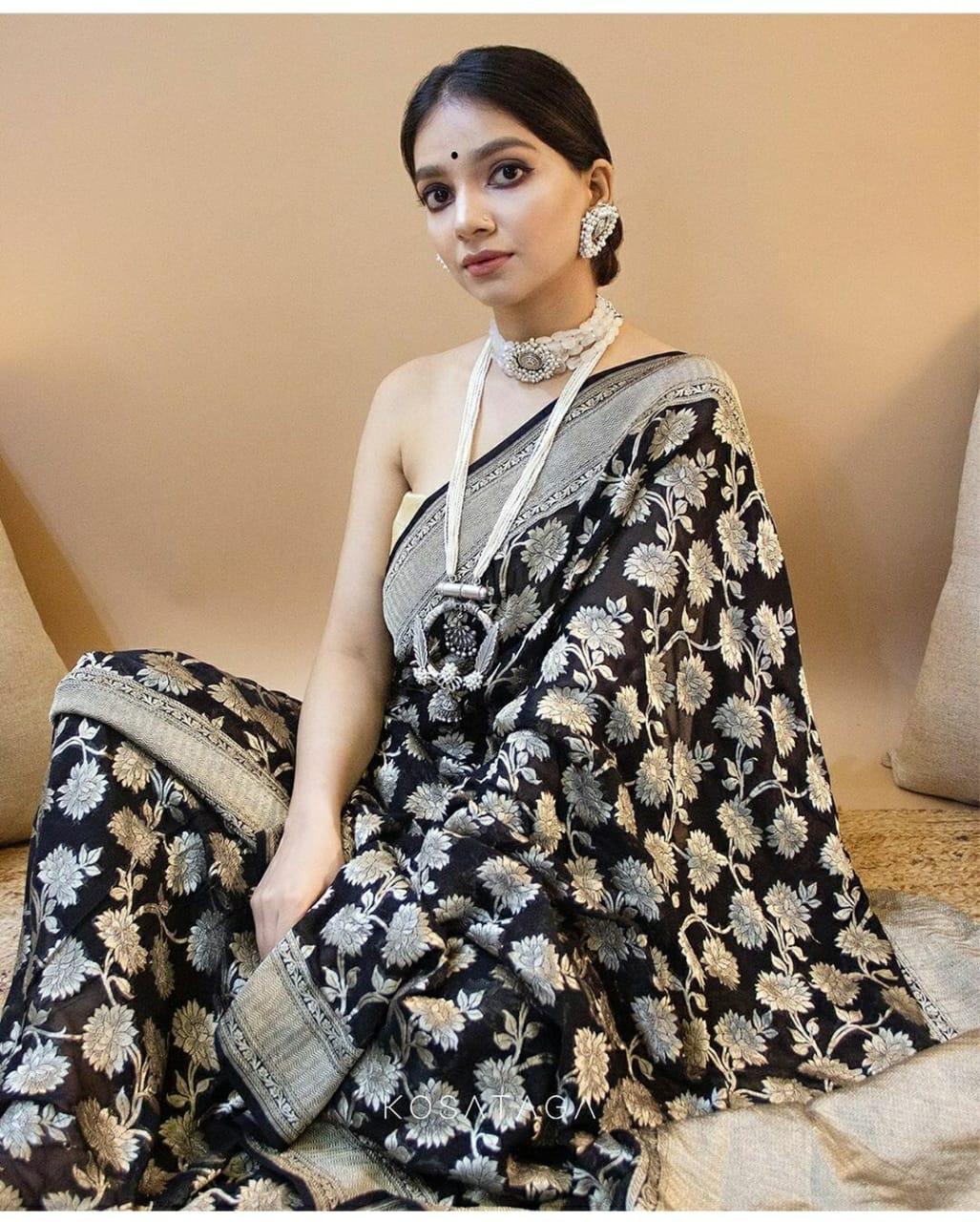 Embellished Black Soft Banarasi Silk Saree With Deserving Blouse Piece