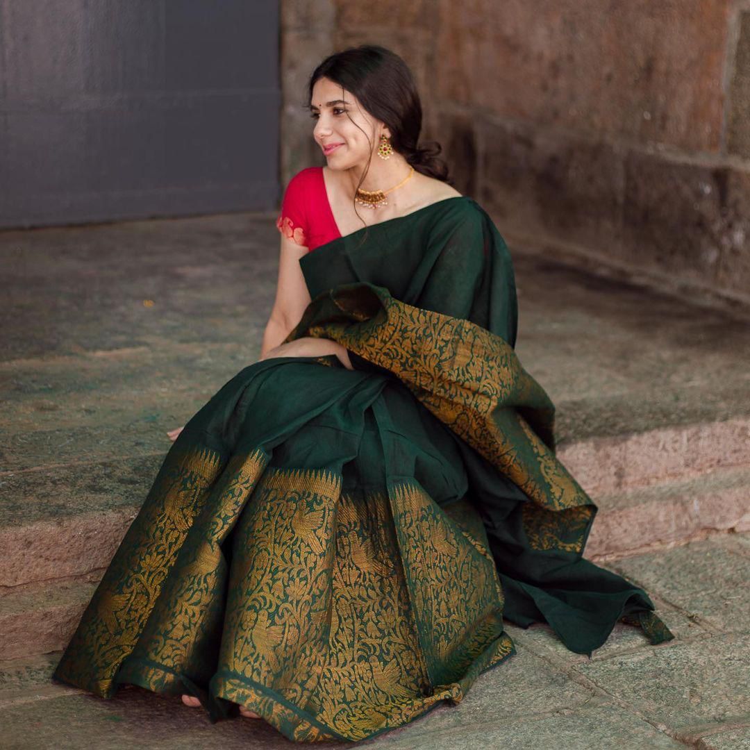 Opulent Green Soft Silk Saree With Lissome Blouse Piece