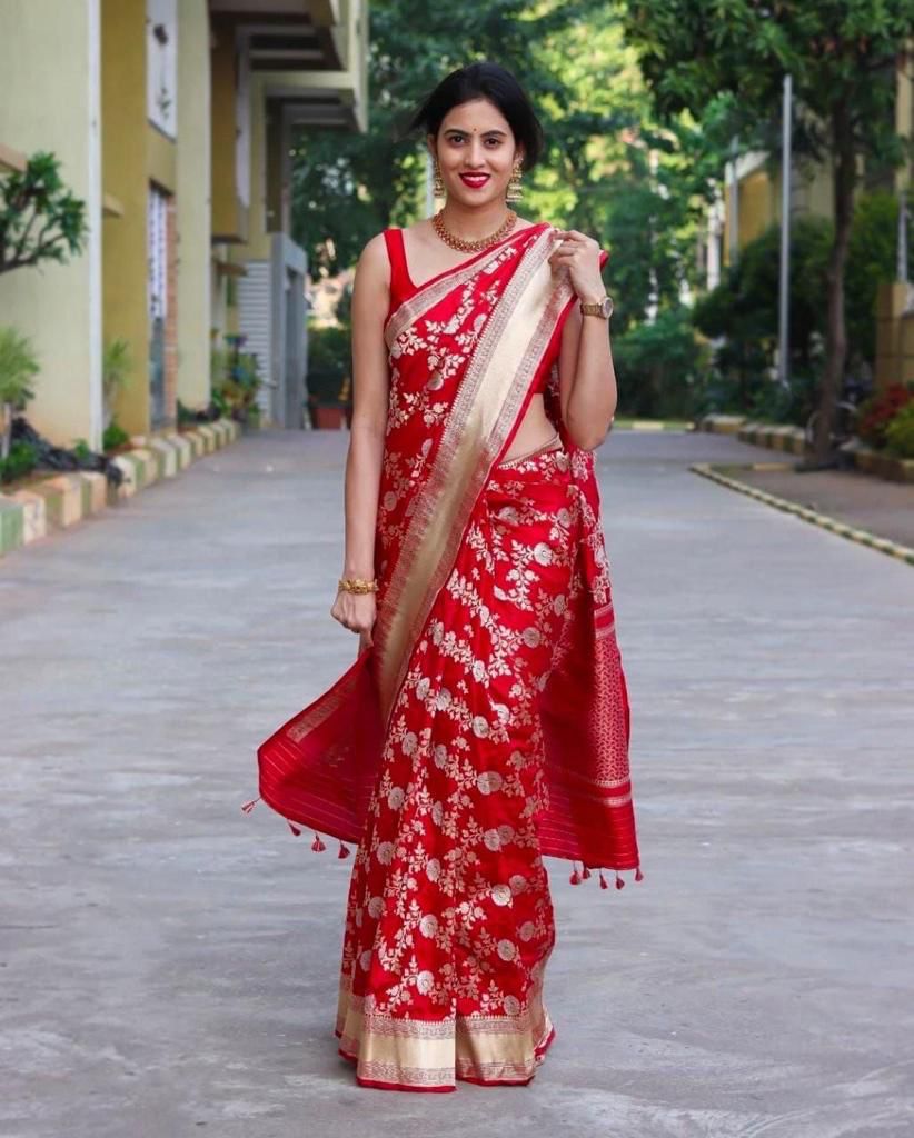 Radiant Red Soft Banarasi Silk Saree With Vivacious Blouse Piece