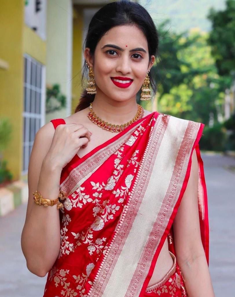 Radiant Red Soft Banarasi Silk Saree With Vivacious Blouse Piece