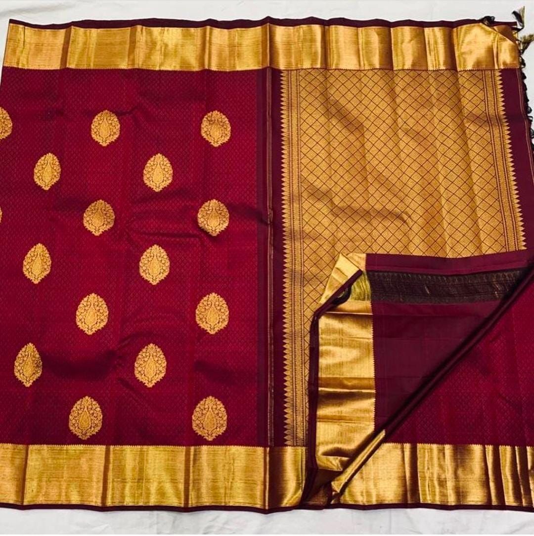 Engaging Maroon Soft Banarasi Silk Saree With Lassitude Blouse Piece