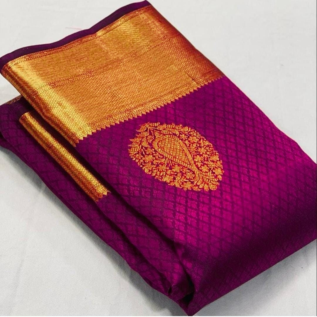 Engrossing Magenta Soft Banarasi Silk Saree With Proficient Blouse Piece