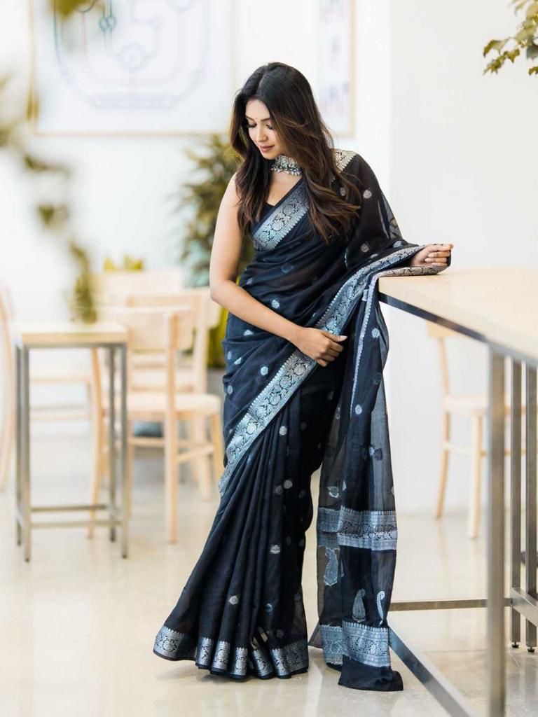 Sophisticated Black Soft Silk Saree With Entrancing Blouse Piece