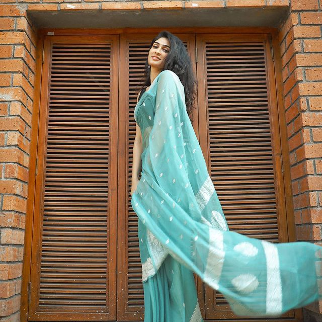 Radiant Firozi Soft Silk Saree With Demesne Blouse Piece