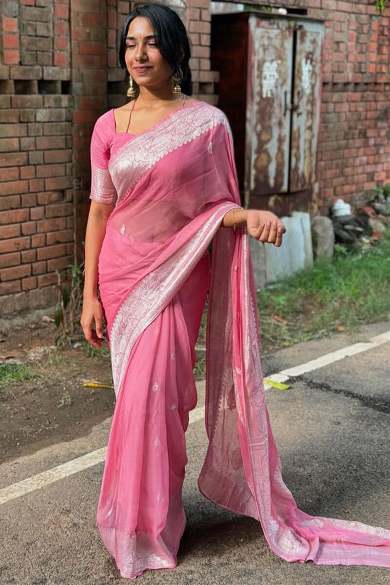 Classy Pink Cotton Silk Saree With Flattering Blouse Piece