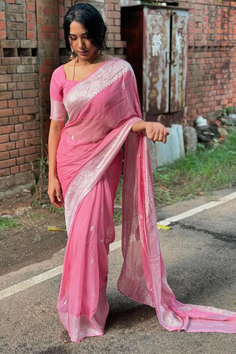 Classy Pink Cotton Silk Saree With Flattering Blouse Piece