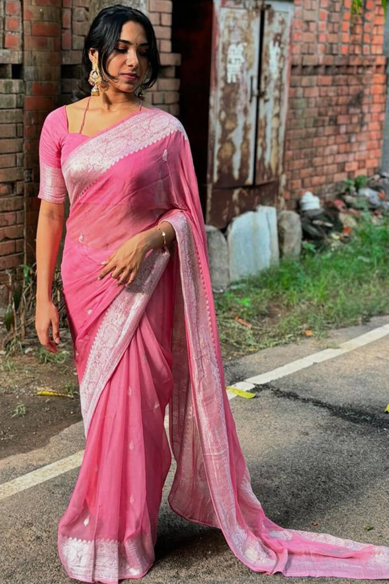 Classy Pink Cotton Silk Saree With Flattering Blouse Piece