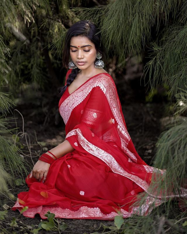 Elegant Red Soft Silk Saree With Supernal Blouse Piece