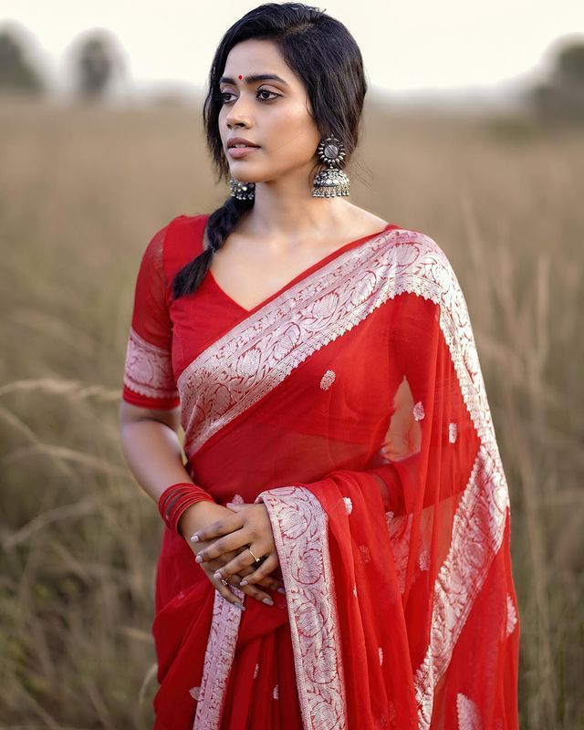 Elegant Red Soft Silk Saree With Supernal Blouse Piece