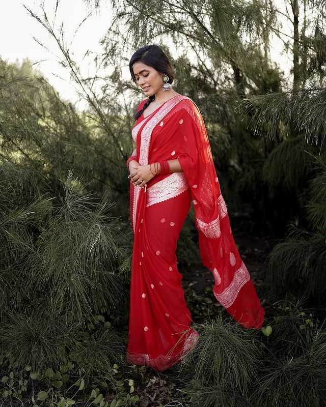 Elegant Red Soft Silk Saree With Supernal Blouse Piece