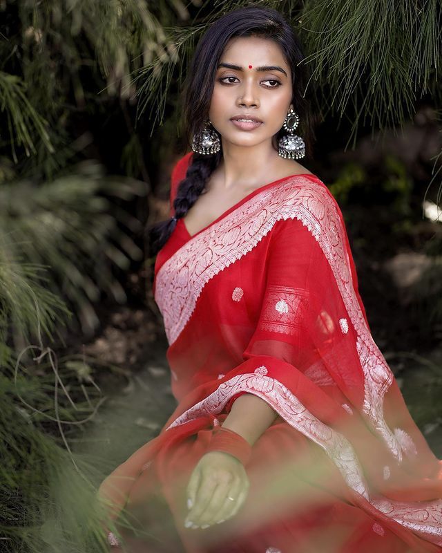 Elegant Red Soft Silk Saree With Supernal Blouse Piece