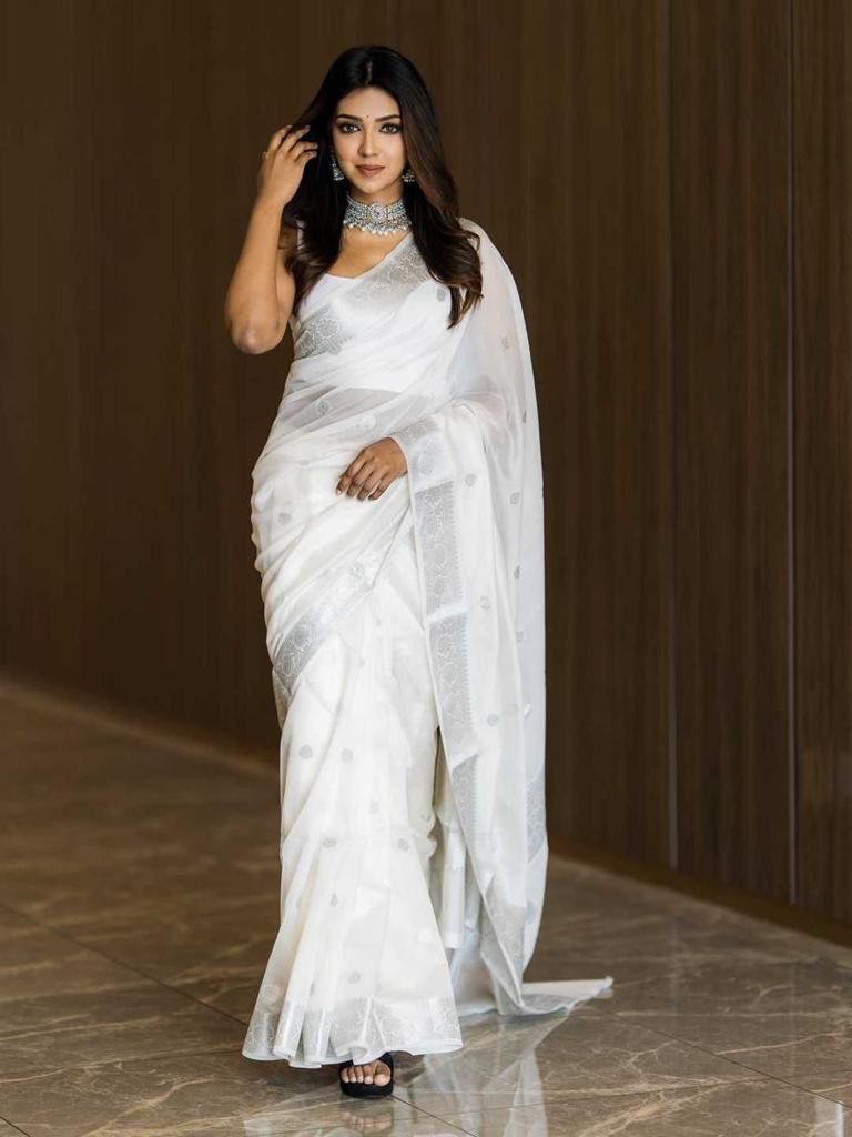 Transcendent White Soft Silk Saree With Mesmeric Blouse Piece