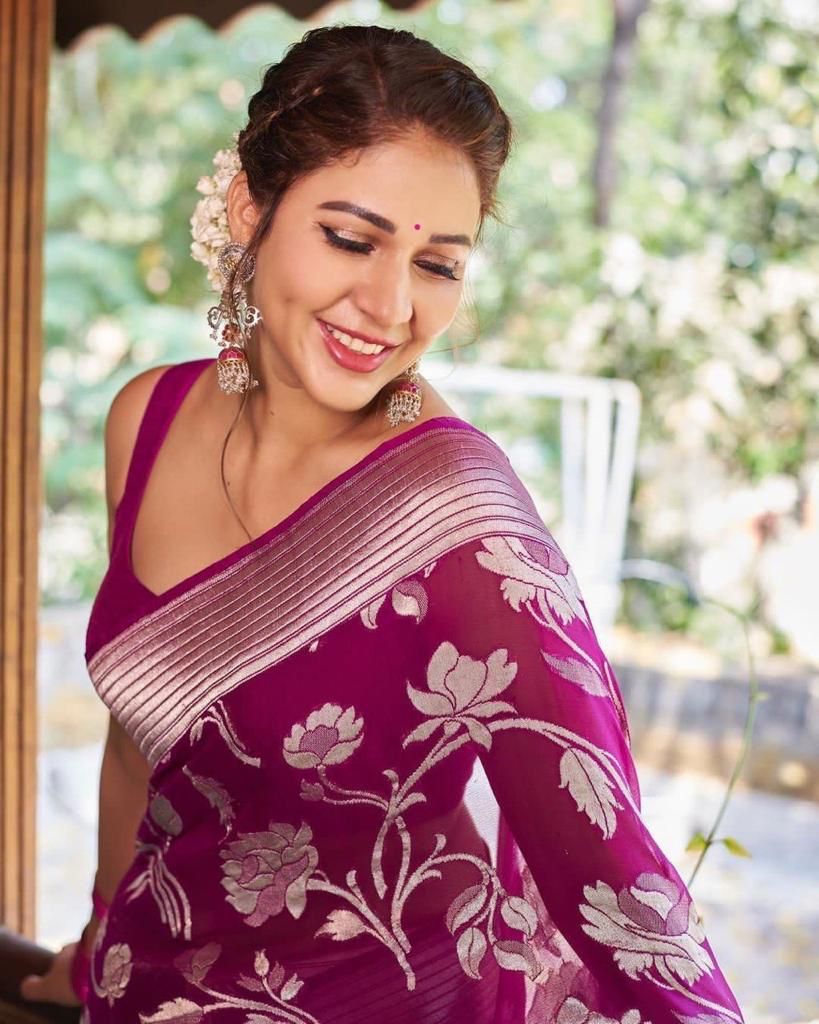 Gorgeous Purple Banarasi Silk Saree With Enthralling Blouse Piece