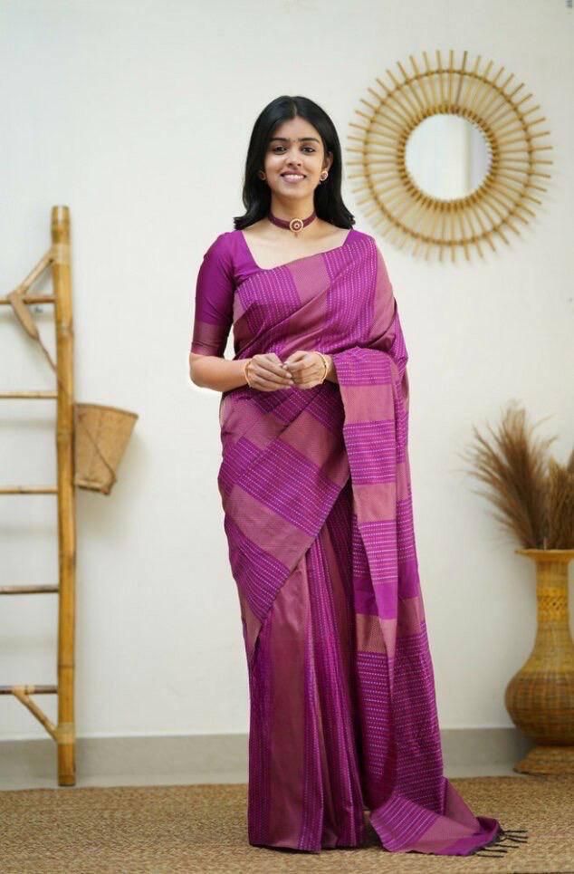 Alluring Magenta Soft Silk Saree With Evanescent Blouse Piece