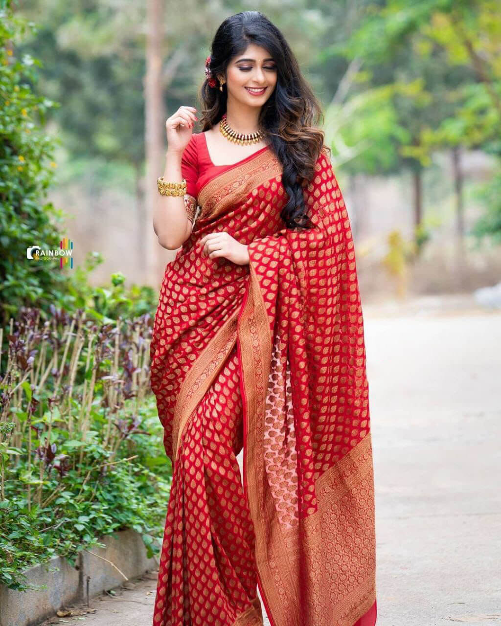 Dazzling Red Soft Silk Saree With Opulent Blouse Piece