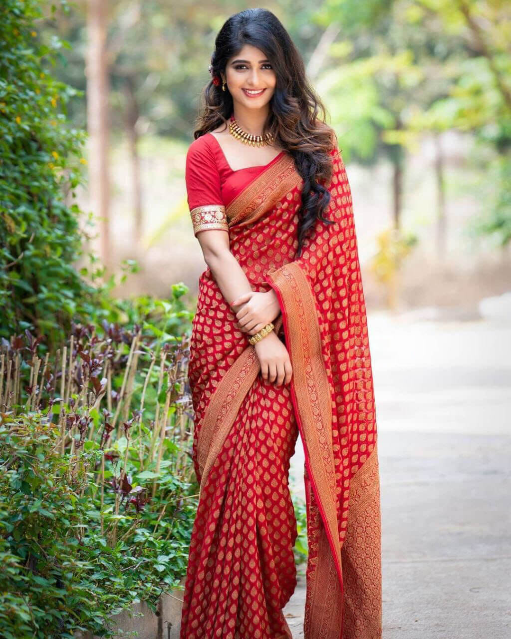 Dazzling Red Soft Silk Saree With Opulent Blouse Piece