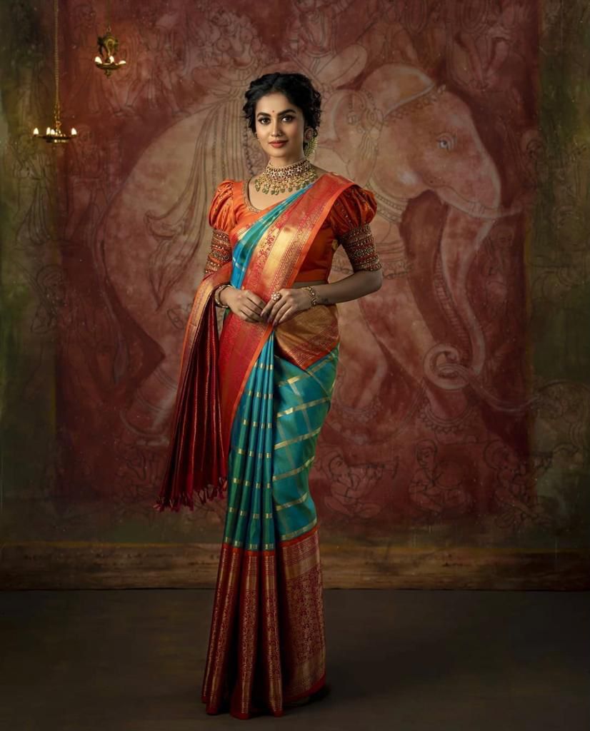 Marvellous Rama Soft Silk Saree With Transcendent Blouse Piece