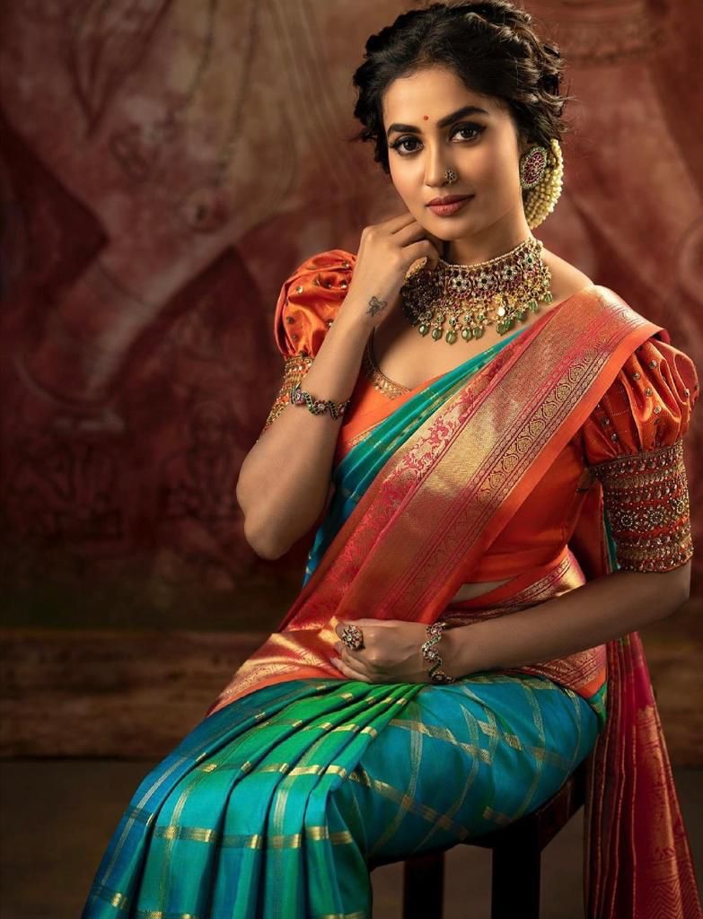 Marvellous Rama Soft Silk Saree With Transcendent Blouse Piece