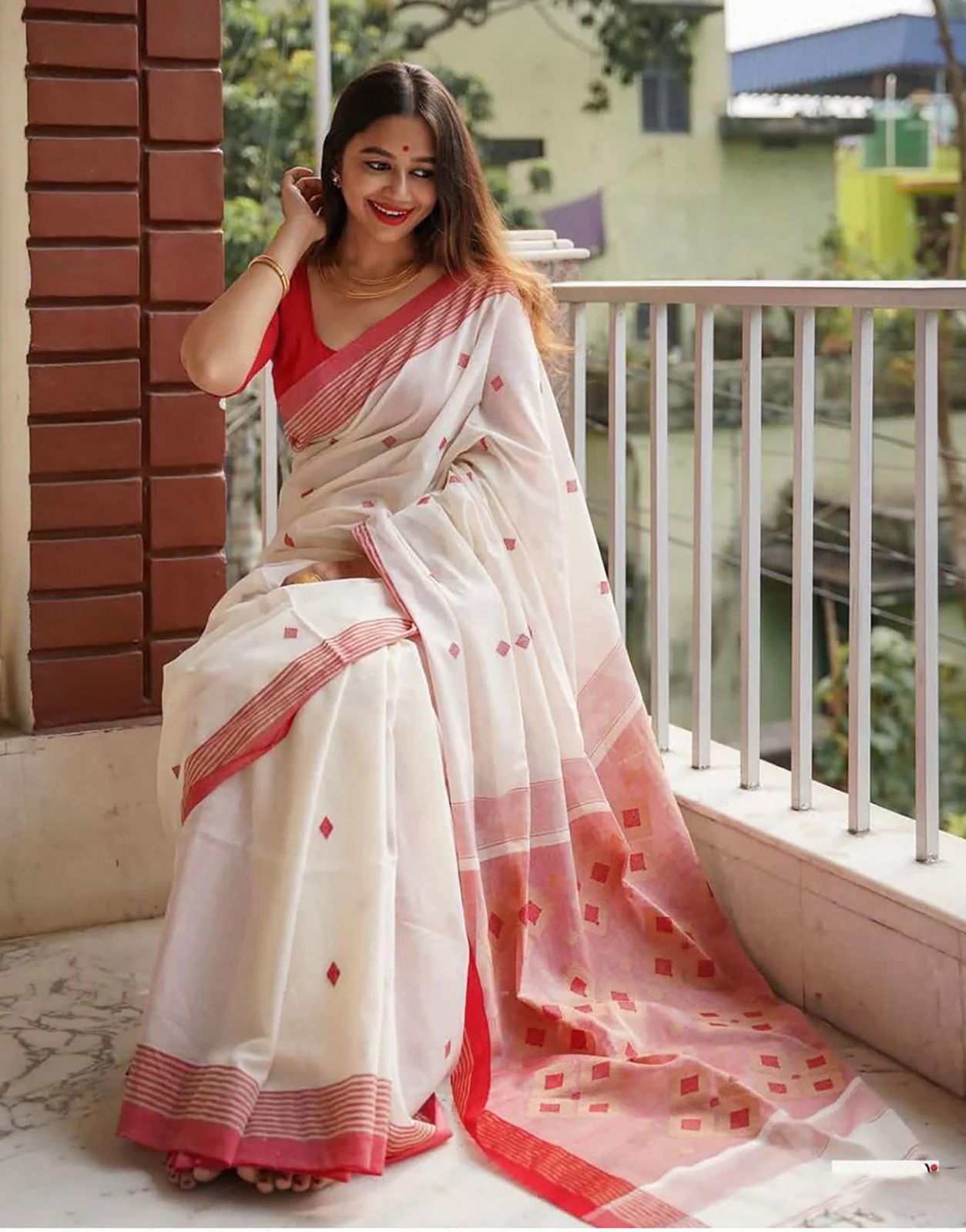 Alluring Off White Cotton Silk Saree With Unequalled Blouse Piece