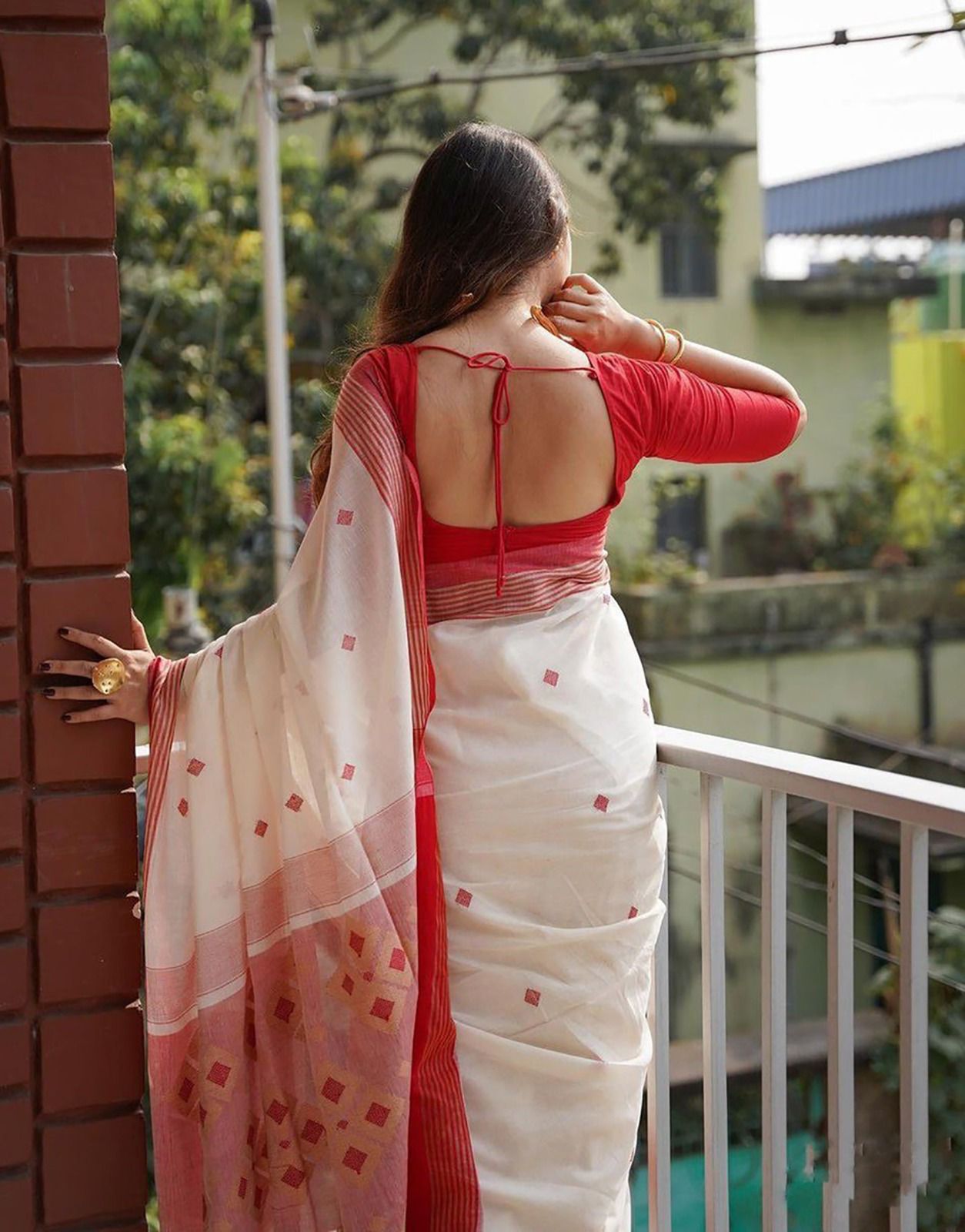 Alluring Off White Cotton Silk Saree With Unequalled Blouse Piece