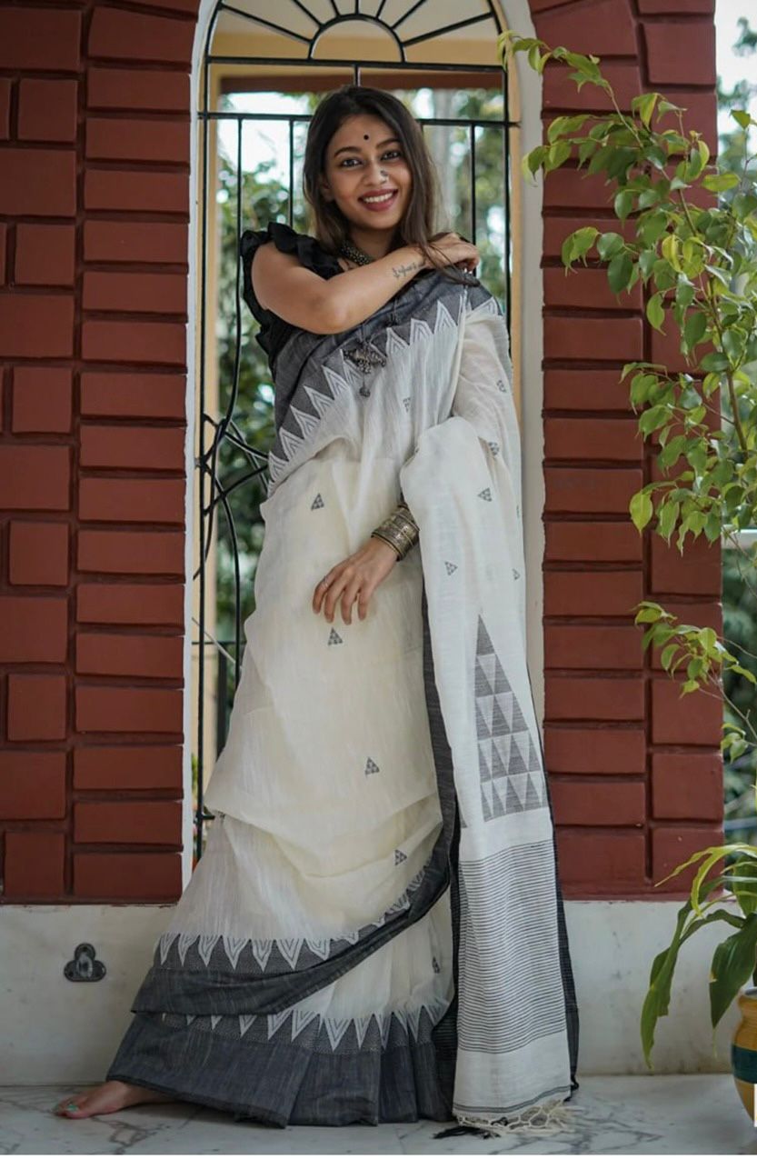 Tantalizing Off White Cotton Silk Saree With Ornate Blouse Piece