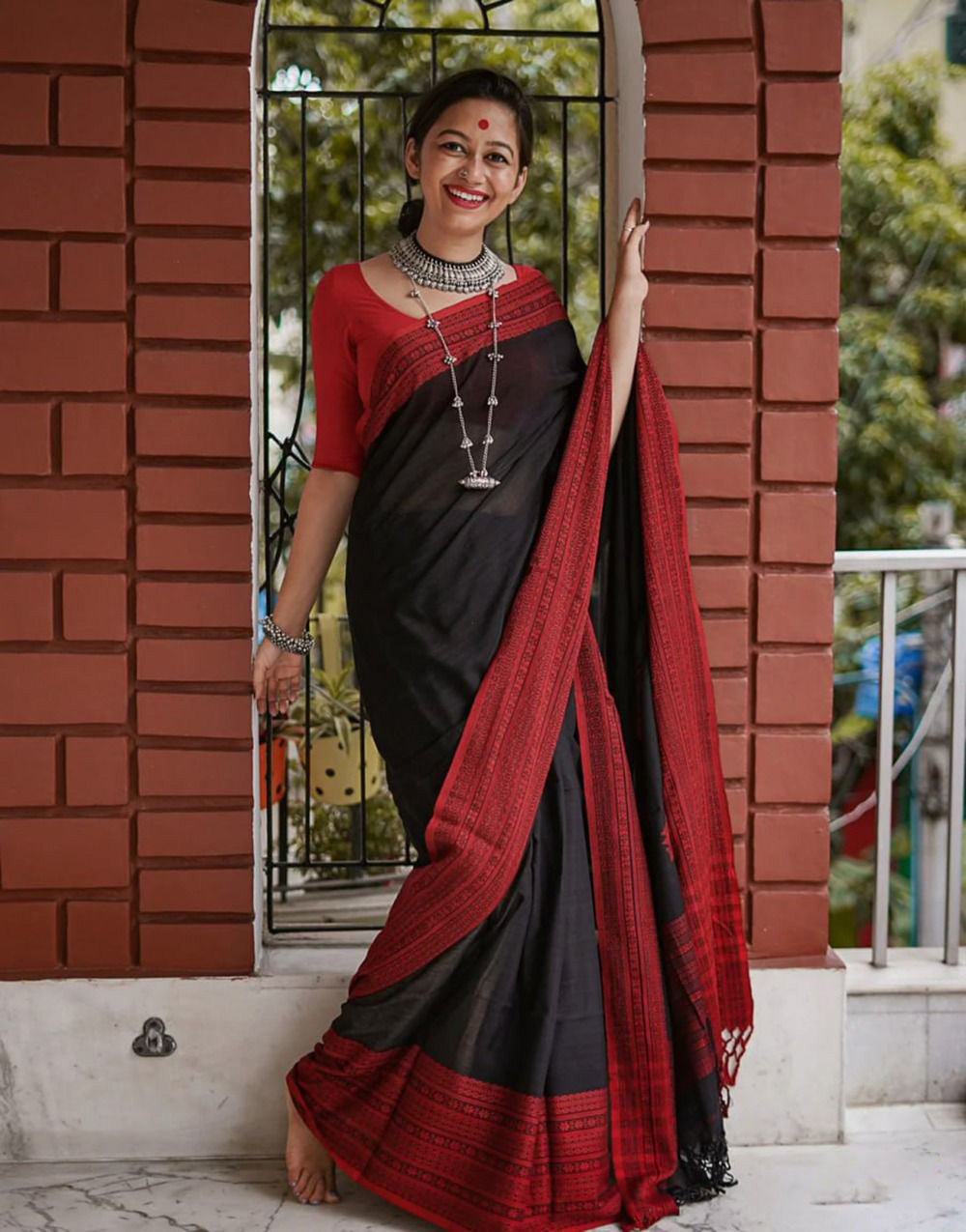 Aplomb Black Cotton Silk Saree With Seraglio Blouse Piece