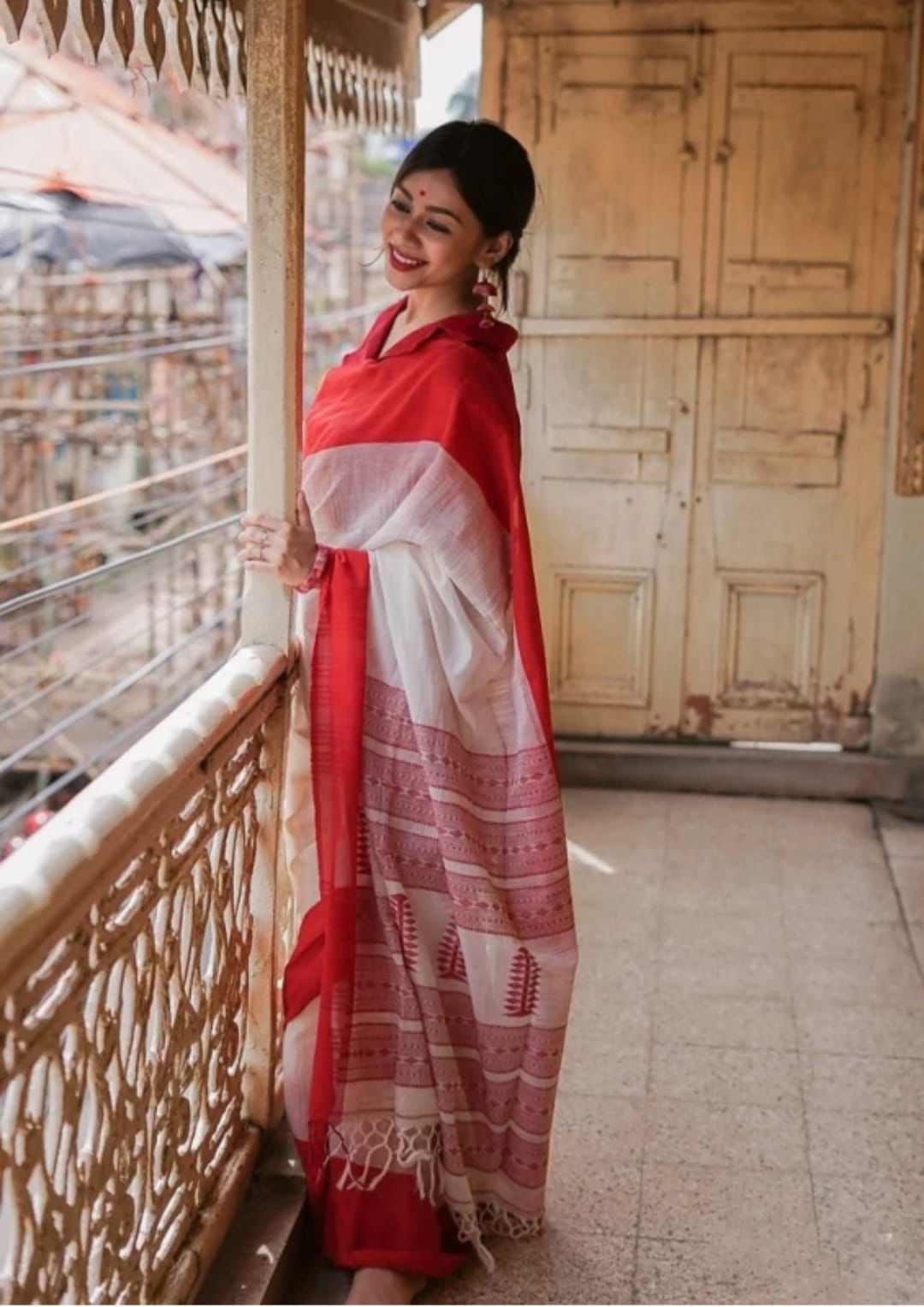 Tempting Off White Cotton Silk Saree With Enthralling Blouse Piece