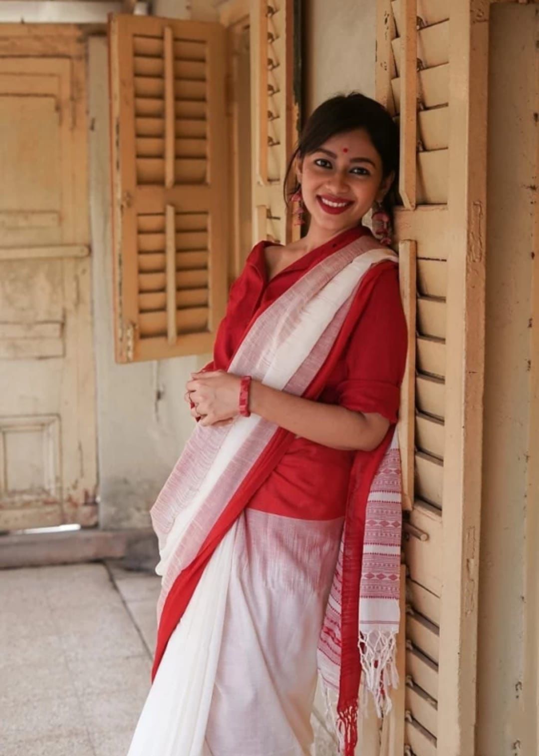 Tempting Off White Cotton Silk Saree With Enthralling Blouse Piece