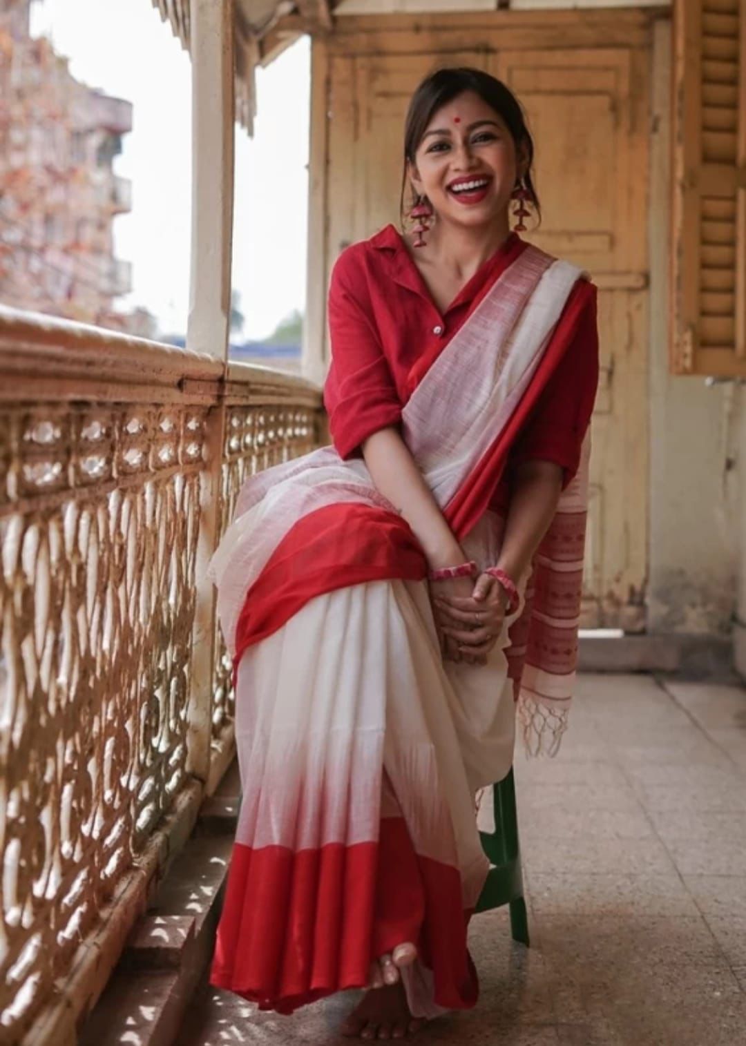 Tempting Off White Cotton Silk Saree With Enthralling Blouse Piece