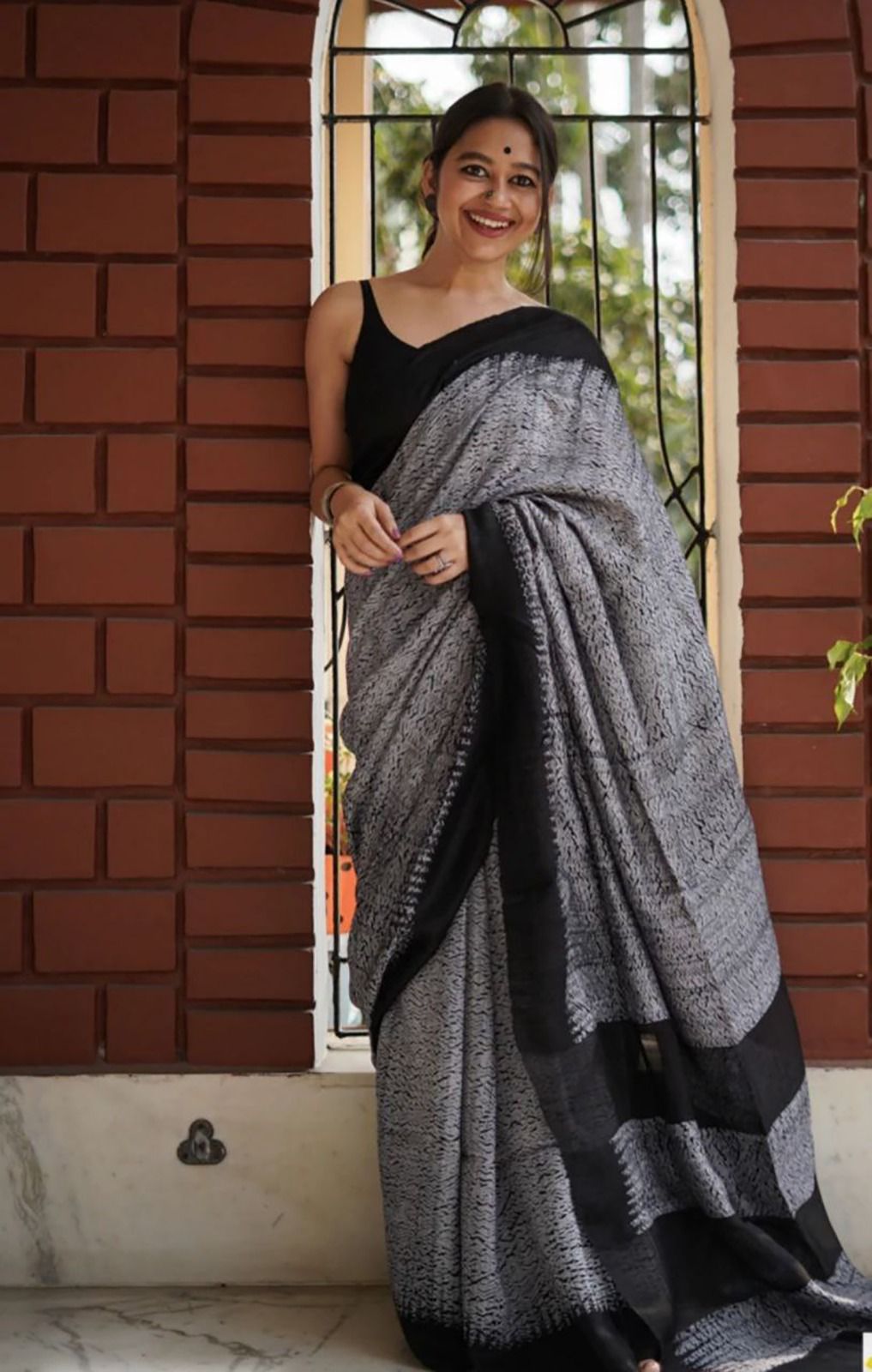 Twirling Grey Cotton Silk Saree With Pretty Blouse Piece