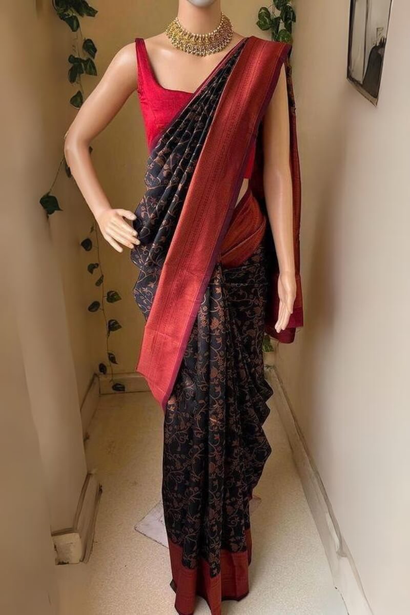 Refreshing Black Soft Silk Saree With Refreshing Blouse Piece