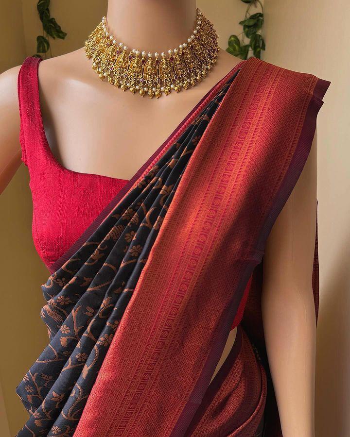 Refreshing Black Soft Silk Saree With Refreshing Blouse Piece