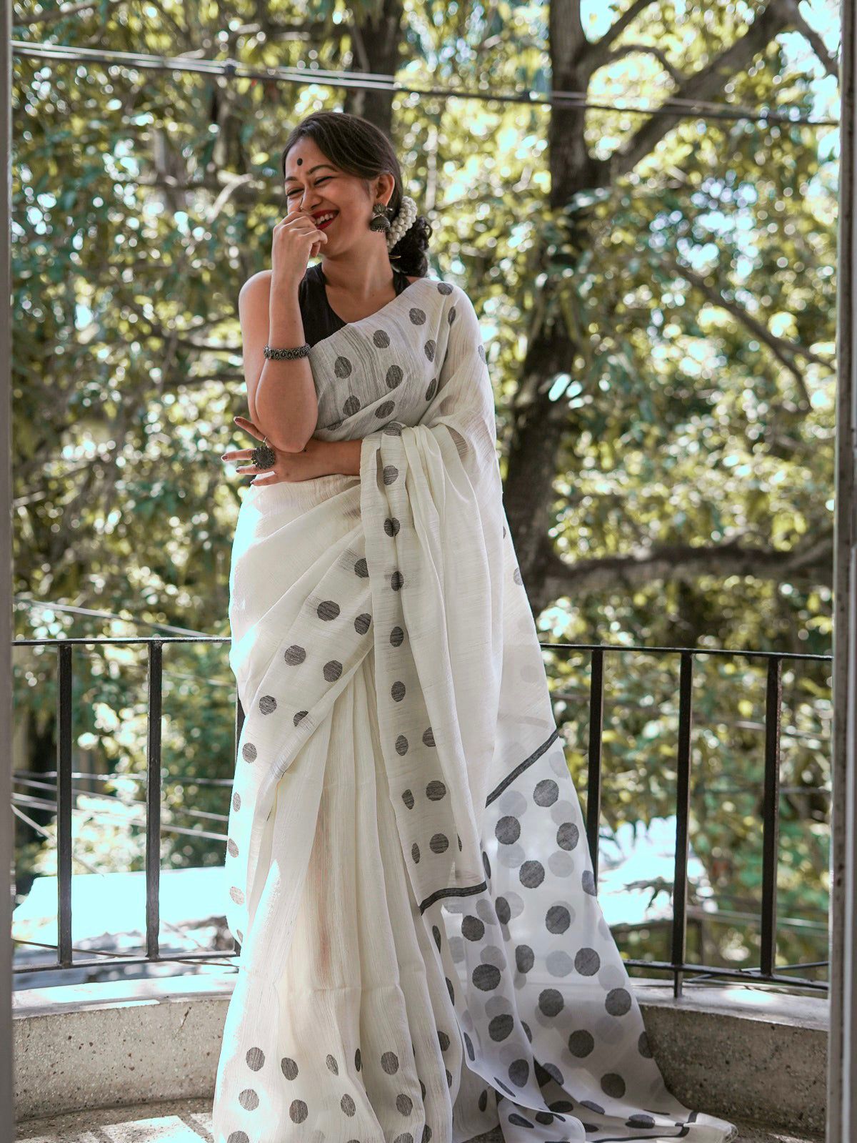 Quintessential Off White Cotton Silk Saree With Enchanting Blouse Piece