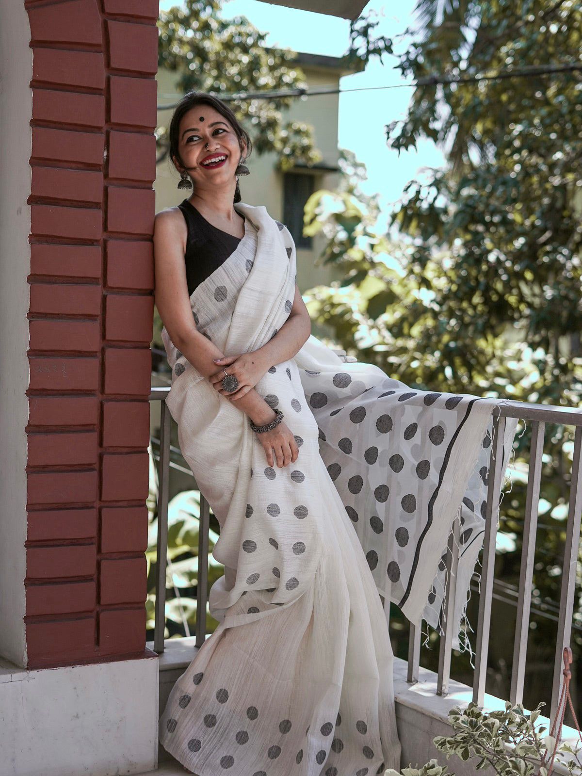 Quintessential Off White Cotton Silk Saree With Enchanting Blouse Piece