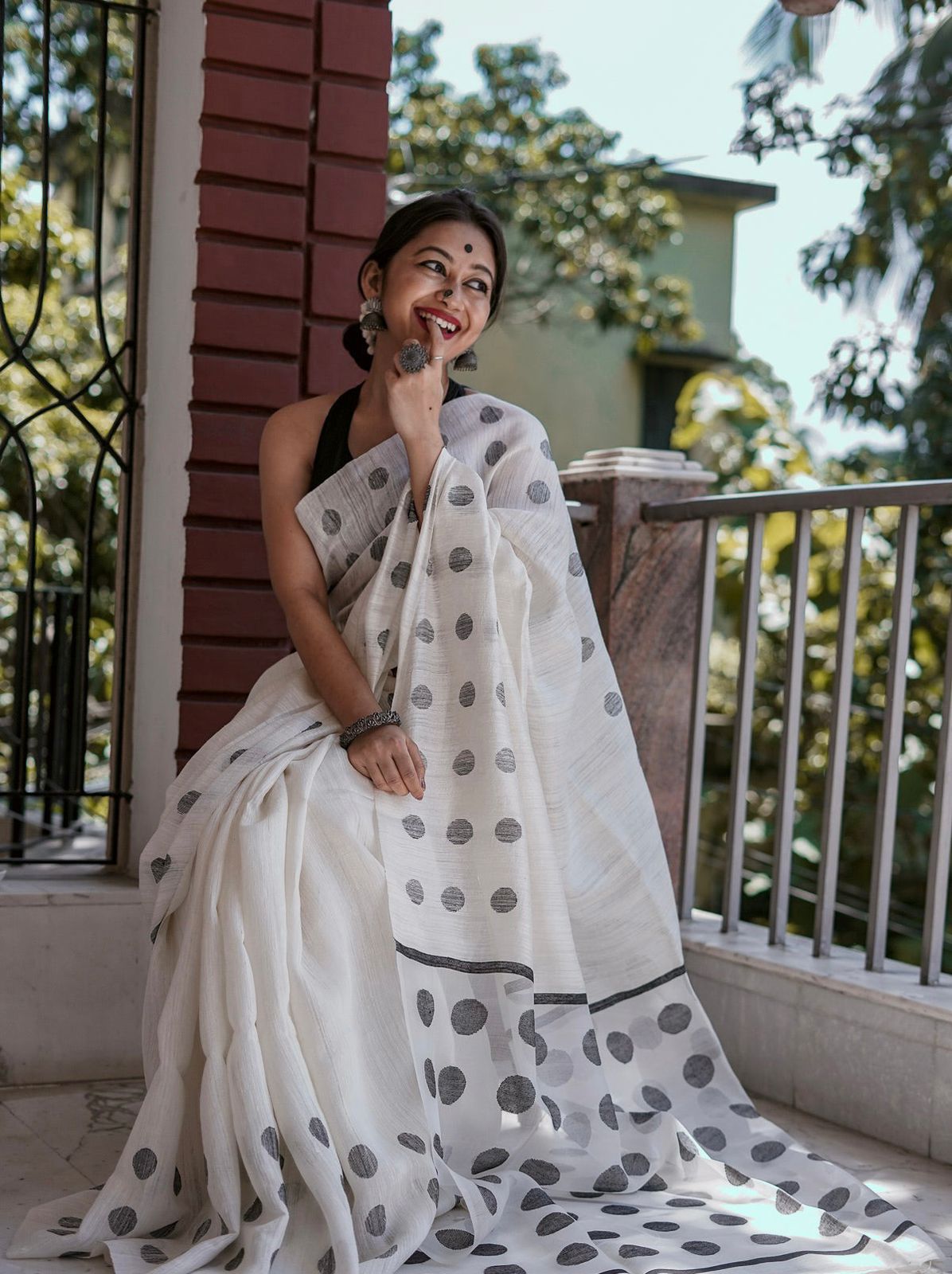 Quintessential Off White Cotton Silk Saree With Enchanting Blouse Piece