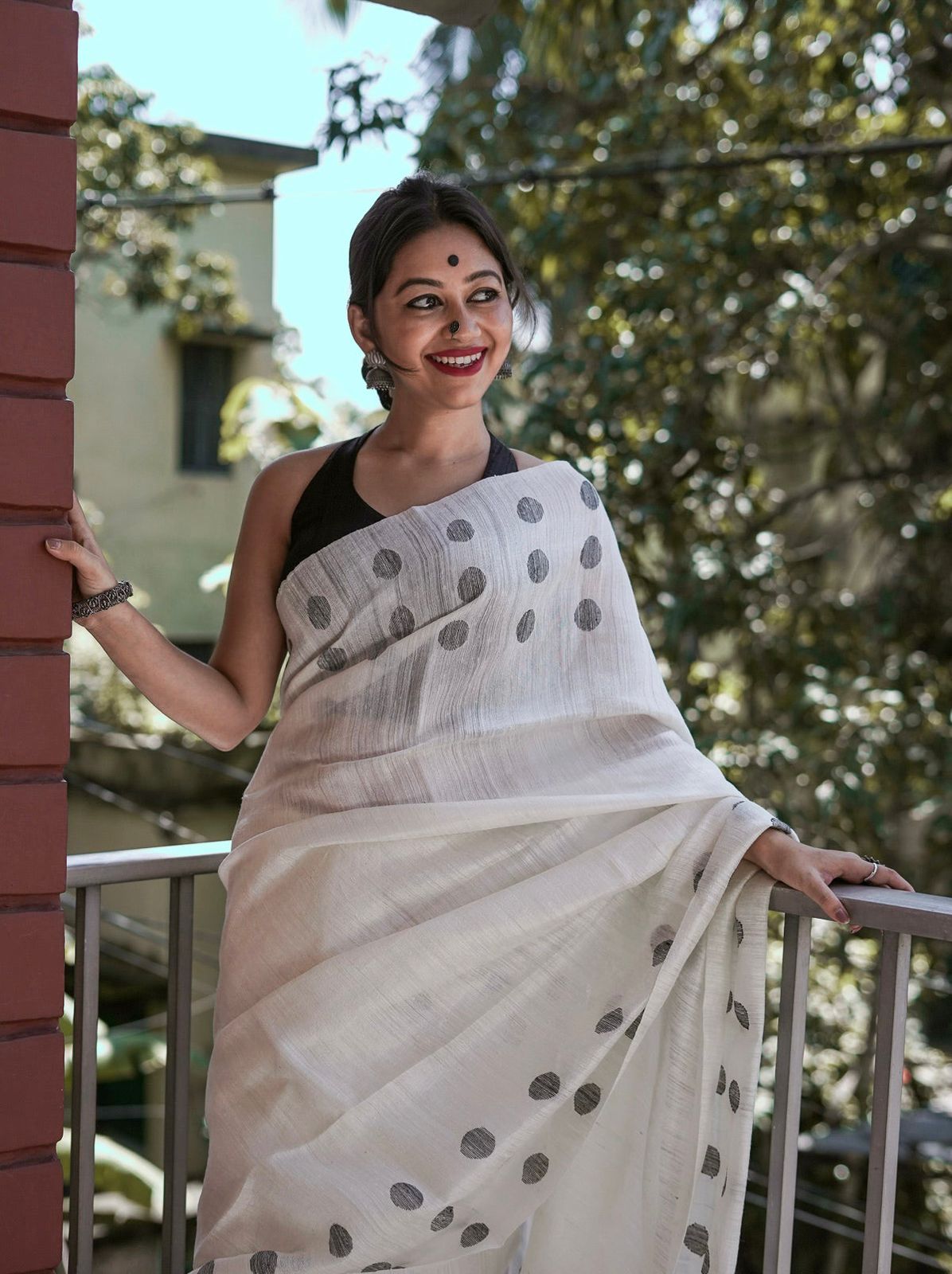 Quintessential Off White Cotton Silk Saree With Enchanting Blouse Piece