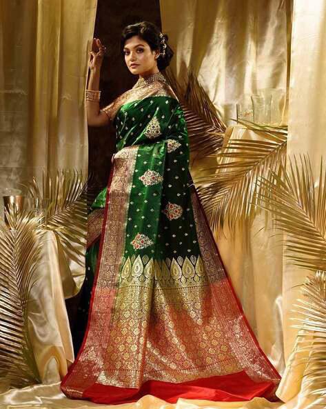 Amiable Dark Green Soft Silk Saree With Woebegone Blouse Piece