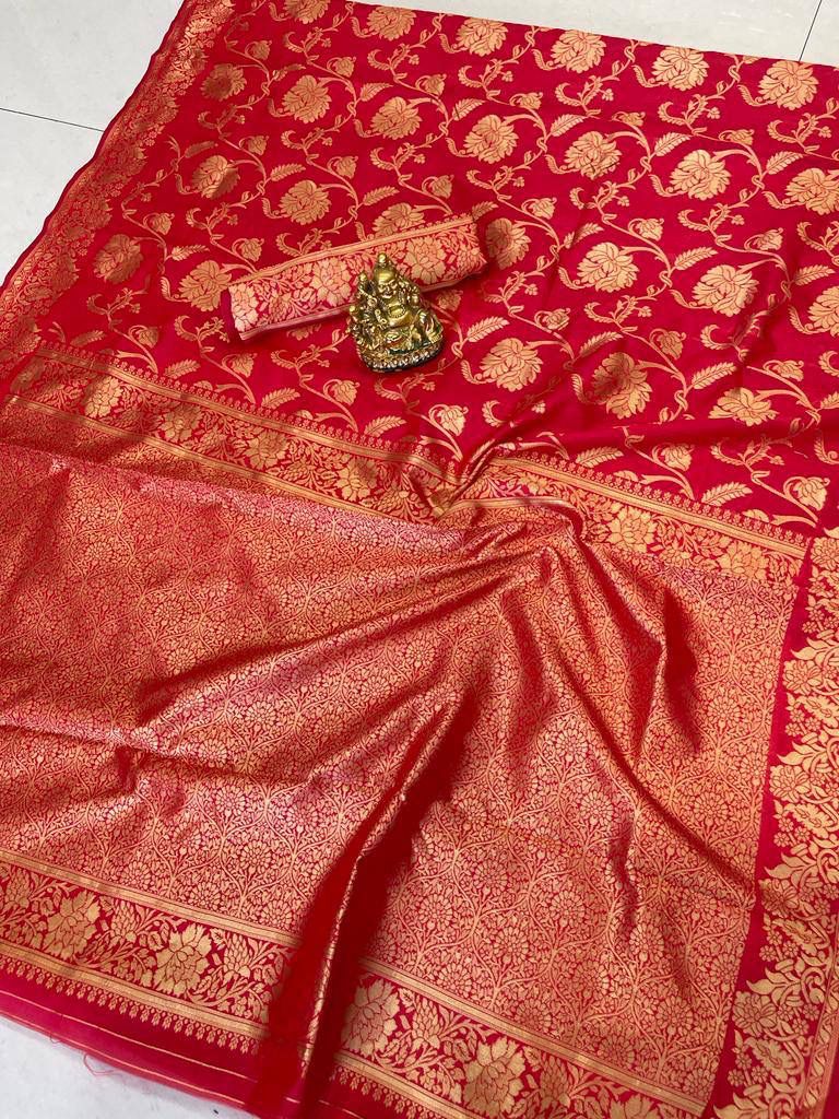 Mellifluous Red Soft Banarasi Silk Saree With Amazing Blouse Piece