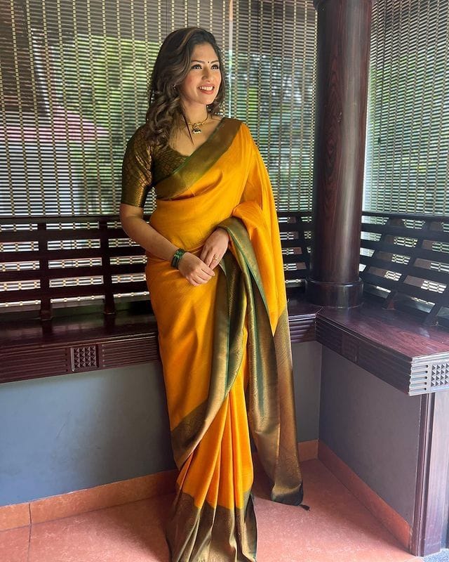 Charismatic Yellow Soft Silk Saree With Smashing Blouse Piece