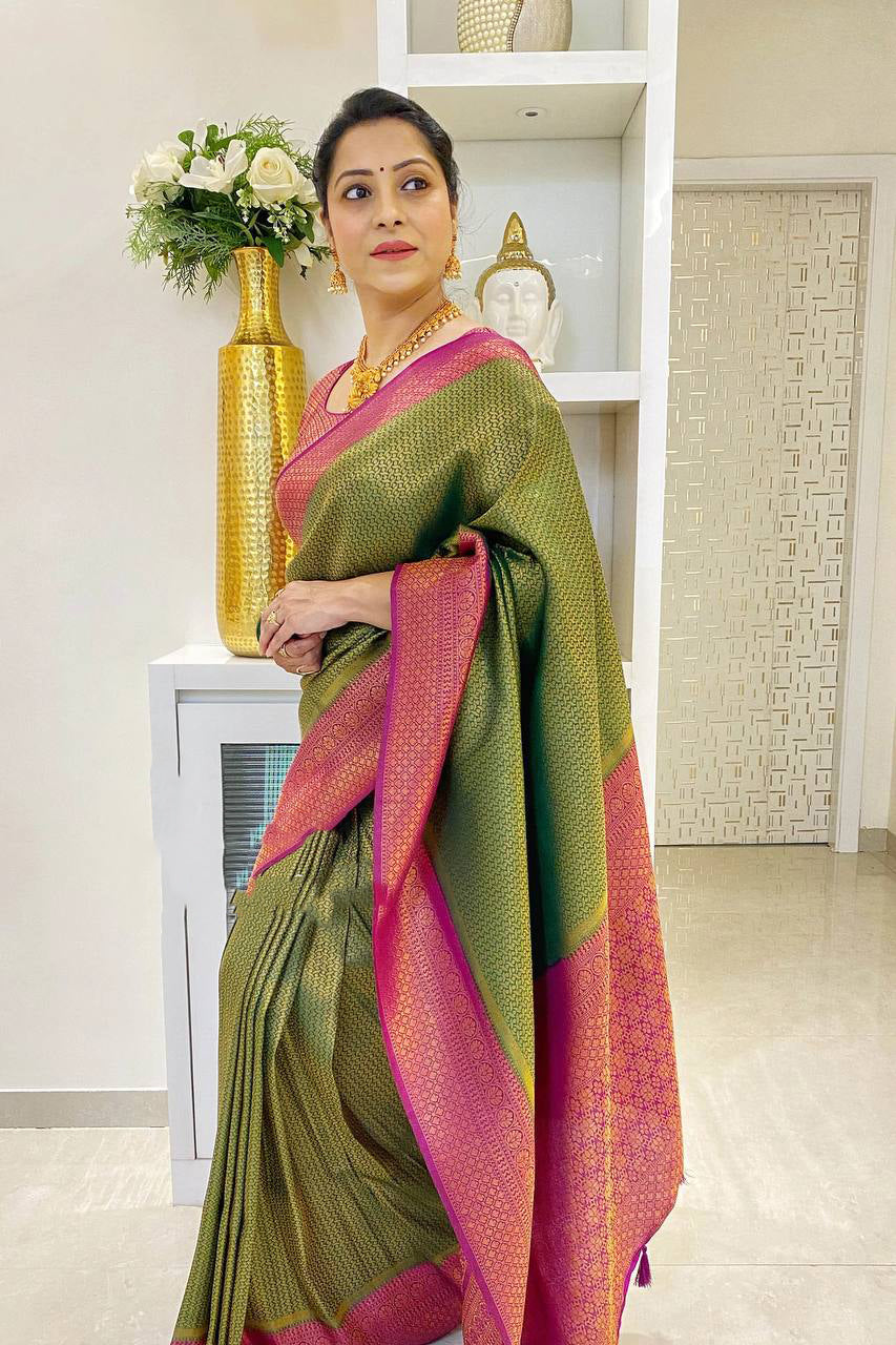 Sizzling Green Soft Silk Saree With Efflorescence Blouse Piece