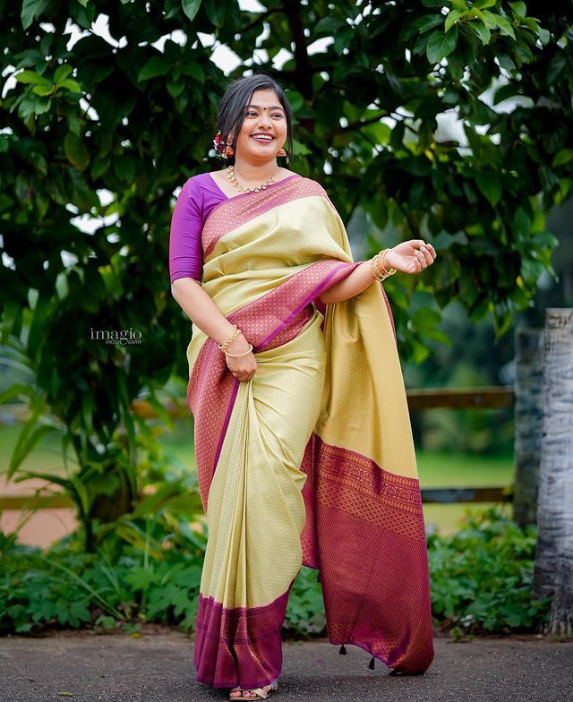 Classic Sea Green Soft Silk Saree With Aplomb Blouse Piece