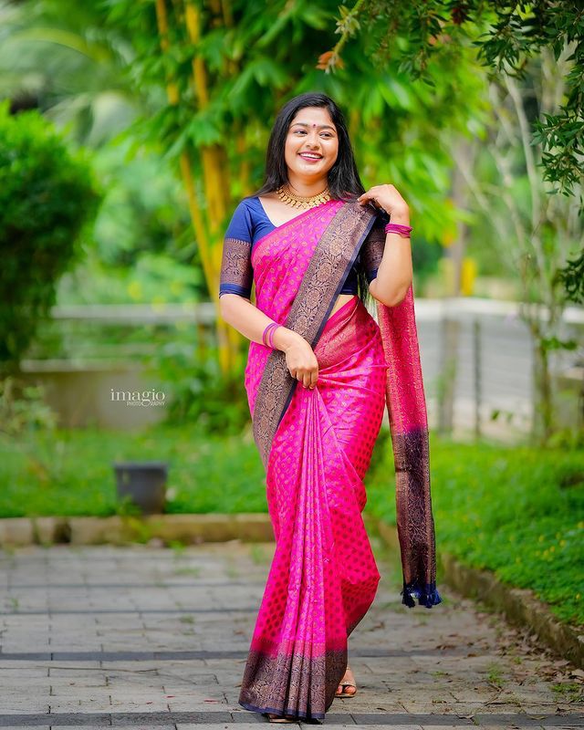 Twirling Dark Pink Soft Silk Saree With Sempiternal Blouse Piece