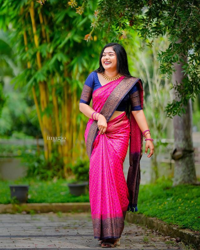 Twirling Dark Pink Soft Silk Saree With Sempiternal Blouse Piece