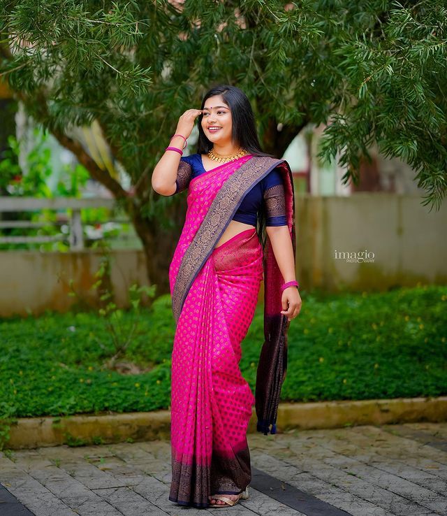 Twirling Dark Pink Soft Silk Saree With Sempiternal Blouse Piece