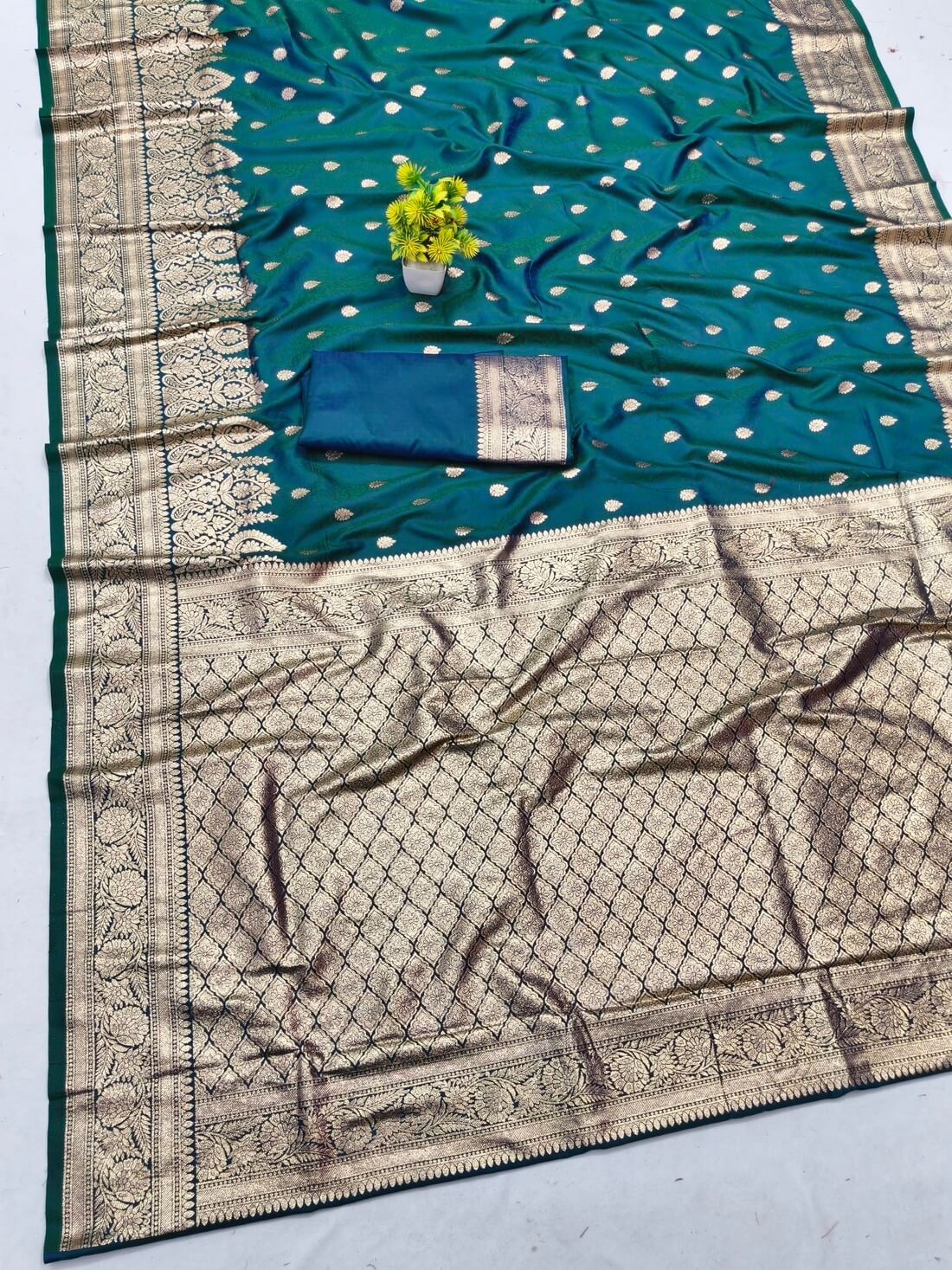 Enigmatic Rama Pure Zari Weaving Banarasi Silk Saree With Demure Blous ...